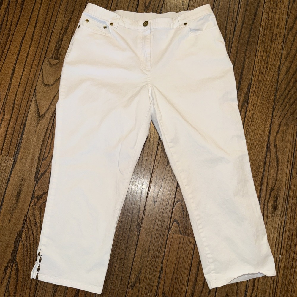 Ruby Rd. Women's Pants Cropped Capri 22" Size 8 Stretch Pockets White Bead Slit